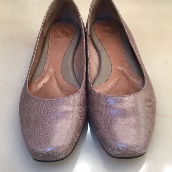 Nurture flats neutral color size 8 - Picture 2 of 5
